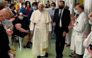 El Papa Francisco durante su estancia en el Gemelli en julio. Foto: Vatican Media 