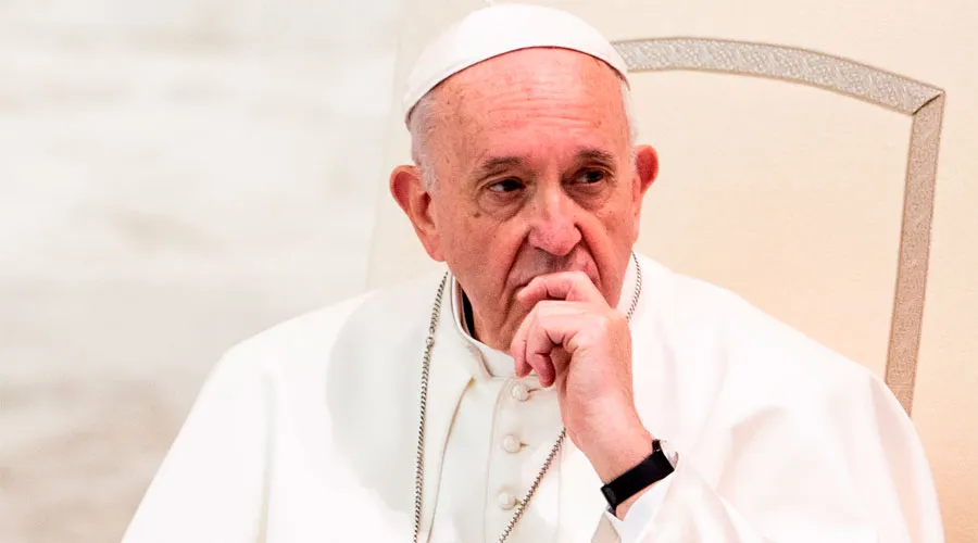 La Iglesia no es ajena a los matrimonios que sufren, asegura el Papa Francisco