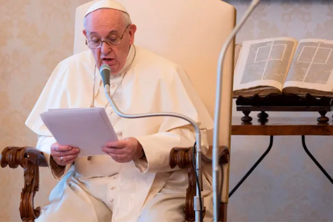 “Dios no necesita ser defendido por nadie”, afirma el Papa Francisco