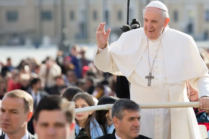 No hay que perder nunca la memoria del pasado ni la esperanza en el futuro, dice el Papa