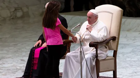 Así reaccionó el Papa cuando una niña interrumpió su catequesis