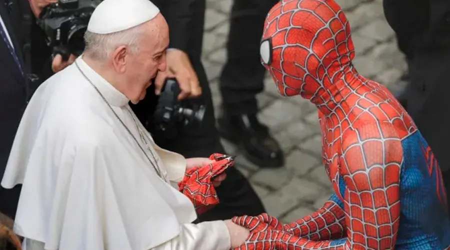 ¿Spiderman con el Papa Francisco? Esta es la historia del encuentro viral