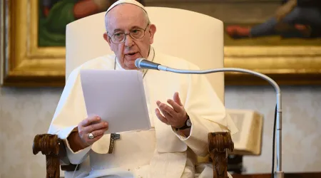 El Papa retoma la Audiencia General y recuerda a los difuntos por el coronavirus