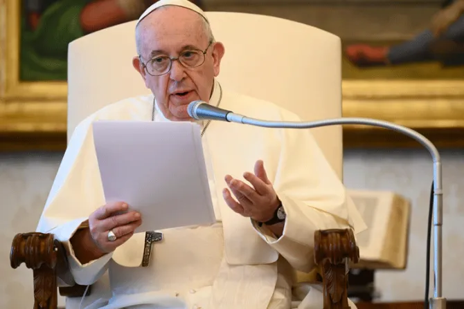 El Papa retoma la Audiencia General y recuerda a los difuntos por el coronavirus