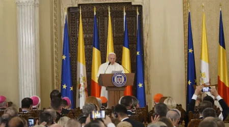 Discurso del Papa ante las autoridades, la sociedad civil y diplomáticos en Rumanía