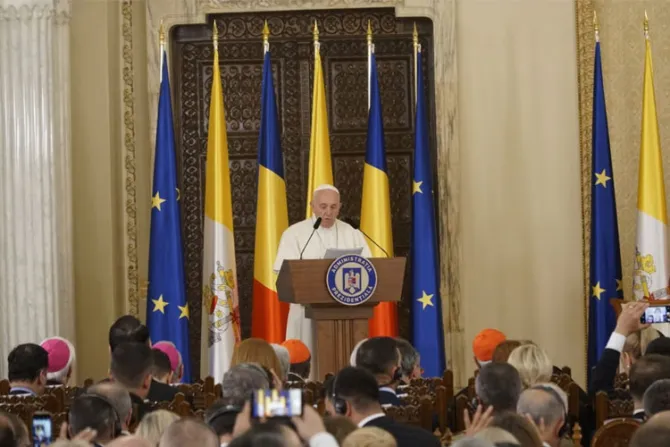 Discurso del Papa ante las autoridades, la sociedad civil y diplomáticos en Rumanía