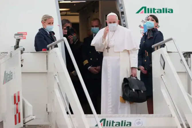 Comienza un viaje histórico: El Papa Francisco parte rumbo a Irak