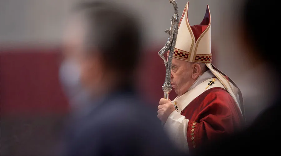El Papa al comienzo de la Misa de Pentecostés. Foto: Daniel Ibáñez / ACI Prensa / Vatican Pool