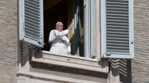 El Papa Francisco bendice la ciudad de Roma desde el Palacio Apostólico. Foto: Vatican Media