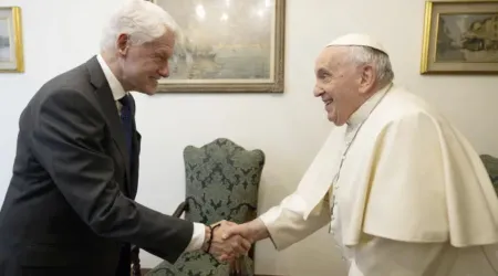 El Papa Francisco recibe a Bill Clinton y al multimillonario Alex Soros, hijo de George Soros