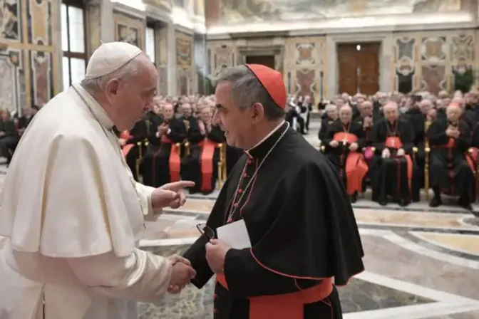 El Papa Francisco recibe a Cardenal acusado de corrupción y enjuiciado en el Vaticano