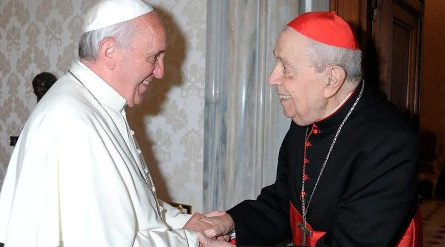 El Papa Francisco y el Cardenal Achille Silvestrini. Crédito: Vatican Media?w=200&h=150