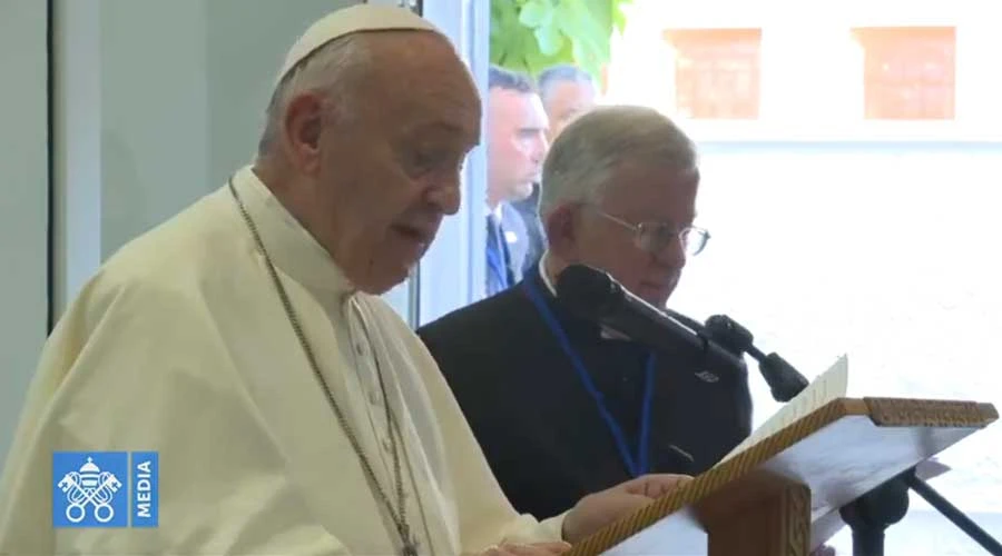 Papa Francisco en encuentro con migrantes en sede de Cáritas en Marruecos. Foto: Captura de video / Vatican Media.?w=200&h=150