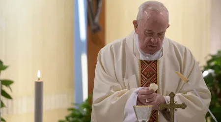 El Papa Francisco reza por las familias confinadas en sus casas por el coronavirus