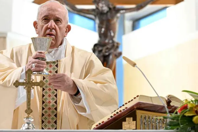 Papa Francisco pide rezar por educadores y alumnos