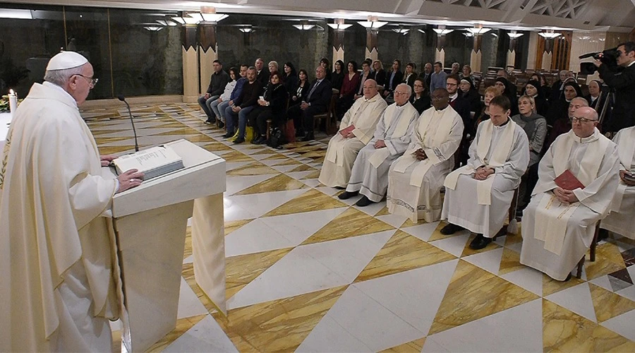 El Papa Francisco pronuncia la homilía. Foto: Vatican Media?w=200&h=150