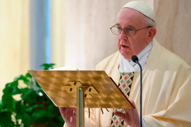 El Papa reza por las familias, para que crezca en ellas el Espíritu del Señor