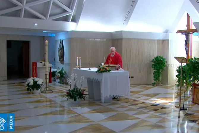 El Papa reza por quienes trabajan en servicios fúnebres durante el coronavirus