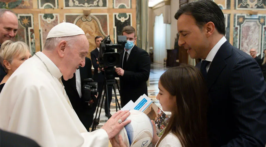 El Papa pide una Navidad “de compasión y ternura” que de esperanza en medio de la pandemia
