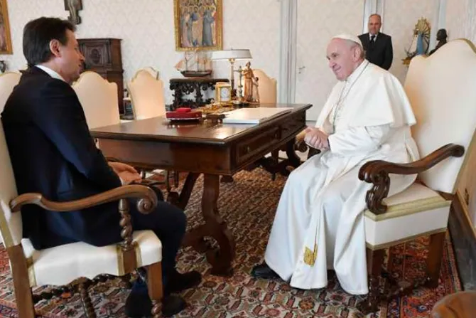 Papa Francisco recibe a primer ministro italiano Giuseppe Conte