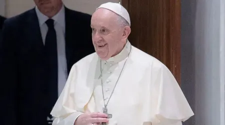 El Papa Francisco gasta broma a pareja de novios [VIDEO]