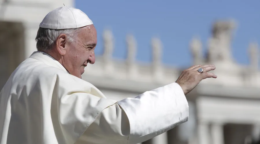 Papa Francisco presidirá vigilia por Pentecostés en el Vaticano