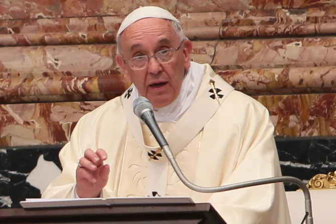 Papa Francisco: El mundo no cambia con “milagros” sino si cada uno hace lo que debe hacer
