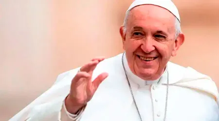 Papa Francisco envía rosa de oro a querida imagen de la Virgen María