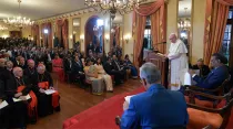 El Papa habla ante las autoridades de Mauricio. Foto: Vatican Media