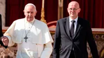 El Papa Francisco y Domenico Giani. Crédito: Daniel Ibáñez (ACI)