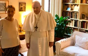 El Papa junto a Edith Bruck en una imagen de archivo. Foto: Vatican Media 