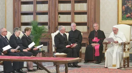 El Papa agradece a organización evangélica su ayuda a los pobres de Roma