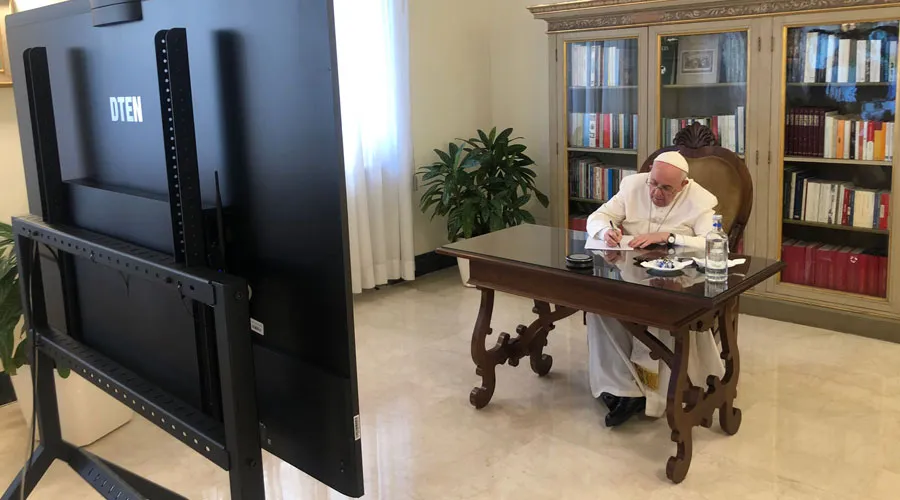 El Papa Francisco durante el encuentro online con el Consejo de Cardenales. Foto: Vatican Media