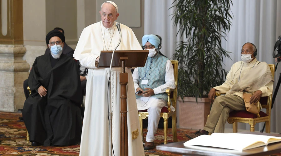 El Papa pronuncia su discurso. Foto: Vatican Media?w=200&h=150