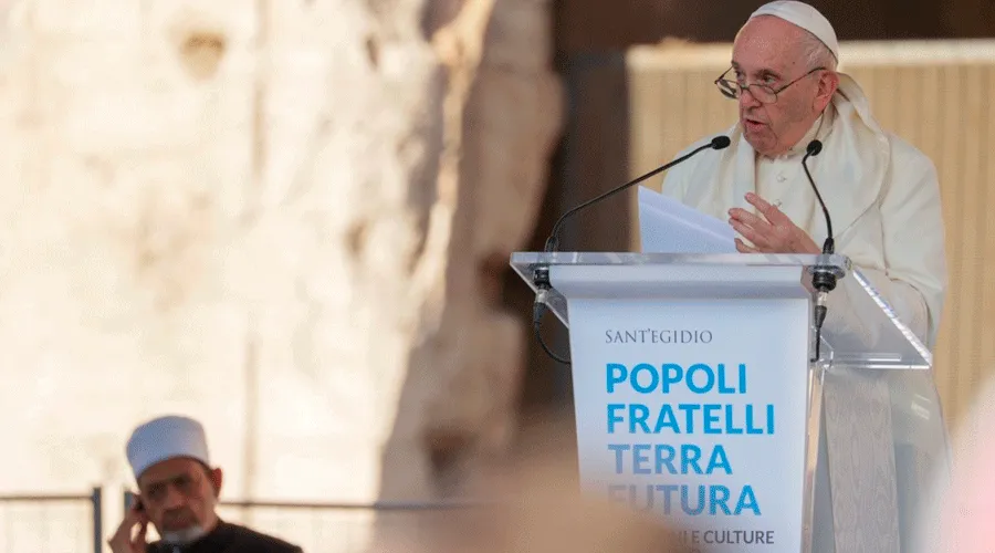 El Papa Francisco pronuncia su discurso en el encuentro interreligioso. Foto: Daniel Ibáñez / ACI Prensa