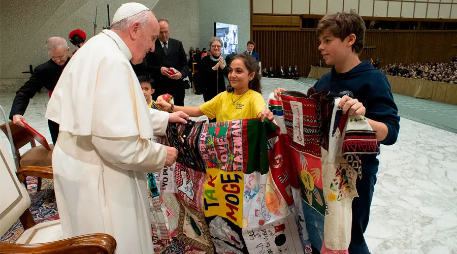 El Papa durante el encuentro con los jóvenes. Foto: Vatican Media?w=200&h=150