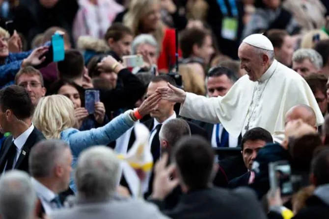 El Papa explica por qué es recomendable bautizar a los niños pronto