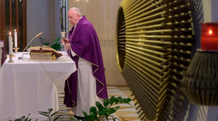 El Papa pide rezar por los fallecidos por el coronavirus