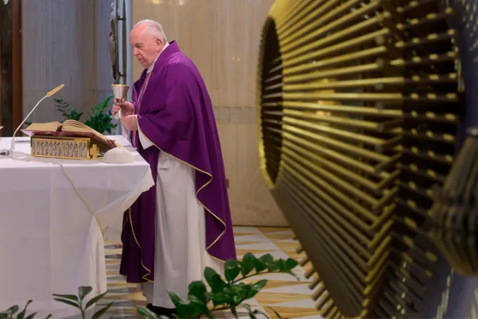 El Papa pide rezar por los fallecidos por el coronavirus