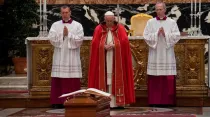 El Papa Francisco en el funeral por el Cardenal Grech. Foto: Vatican Media