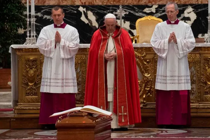El Papa preside la “última commendatio” por el Cardenal Grech
