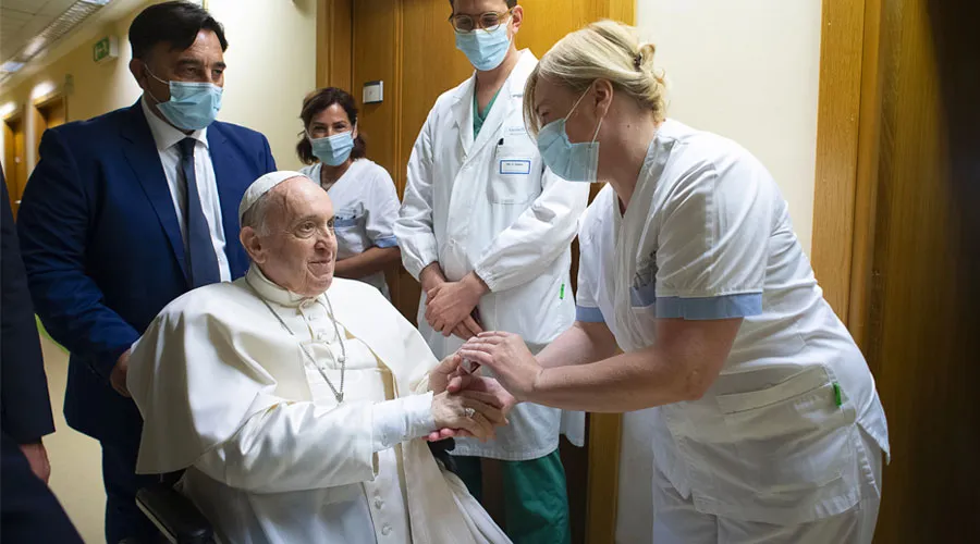 El Papa Francisco durante su reciente ingreso hospitalario en el Gemelli. Foto: Vatican Media