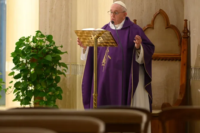 Papa Francisco: En la Cruz, Jesús “se hizo pecado por nosotros”