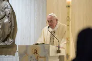El Papa reza por quienes dan sepultura a los fallecidos por COVID