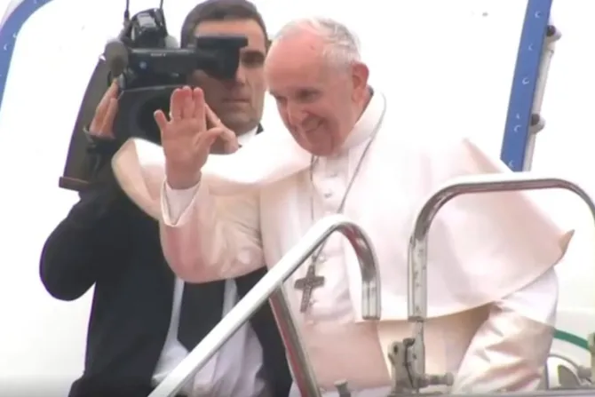 Papa Francisco culmina visita apostólica a Japón y regresa a Roma