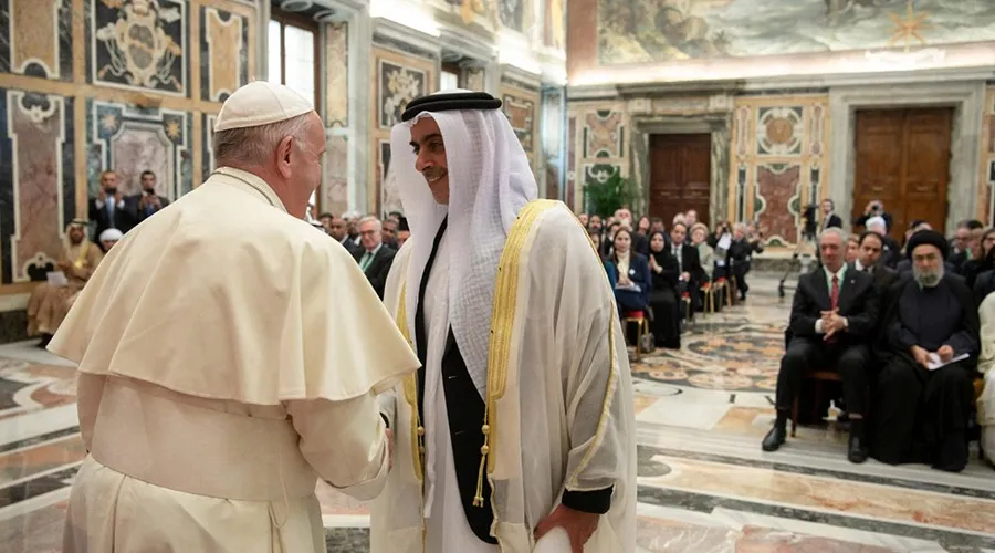 El Papa con el jeque bin Zayed en una imagen de archivo en el Vaticano. Foto: Vatican Media?w=200&h=150