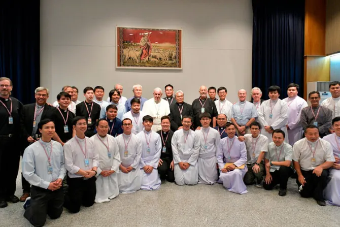 El Papa Francisco se reúne con jesuitas en Tailandia