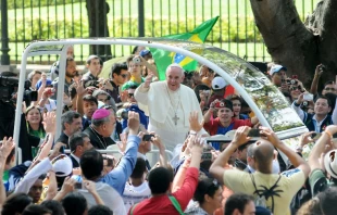 Papa Francisco durante su visita a Brasil. Cru00e9dito: Shutterstock 