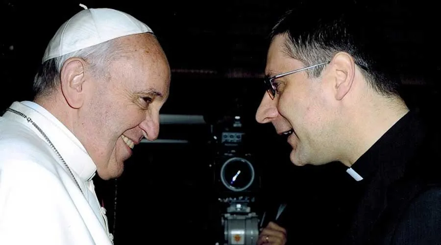 Papa Francisco y Mons. Marco Mellino. Foto: Diócesis de Alba.