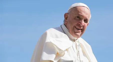 Papa Francisco pide rezar el Rosario cada día durante este mes de Mayo